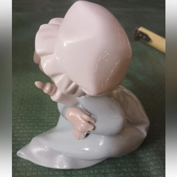Lladro Baby Girl Holding Bottle 5" Vtg 1980, Collectible Mint Condition - Picture 4 of 4